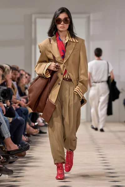 Look 9